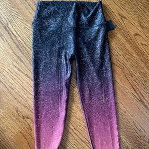 New w tag peloton leggings. Just too big for me. Large